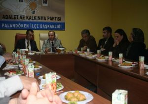 Küçükler siyaseti gençlerle yapıyor